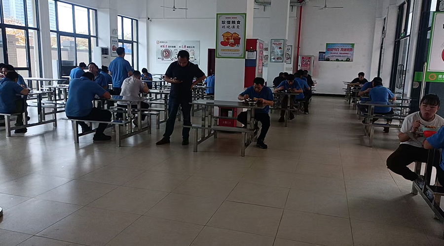 潔凈飯?zhí)檬刈o(hù)員工健康，金環(huán)電器夯實(shí)生產(chǎn)根基